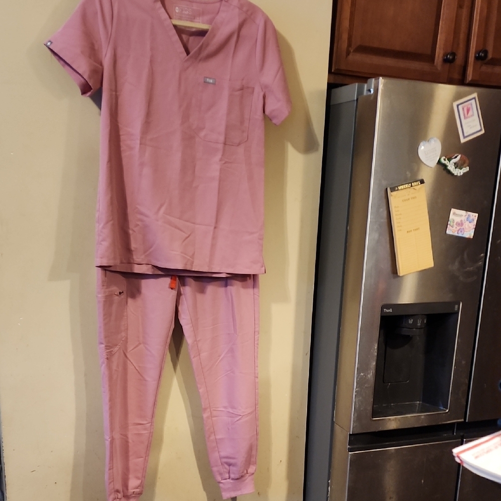 FIGS SMALL SCRUB SET  Pink PERFECT NEW CONDITION